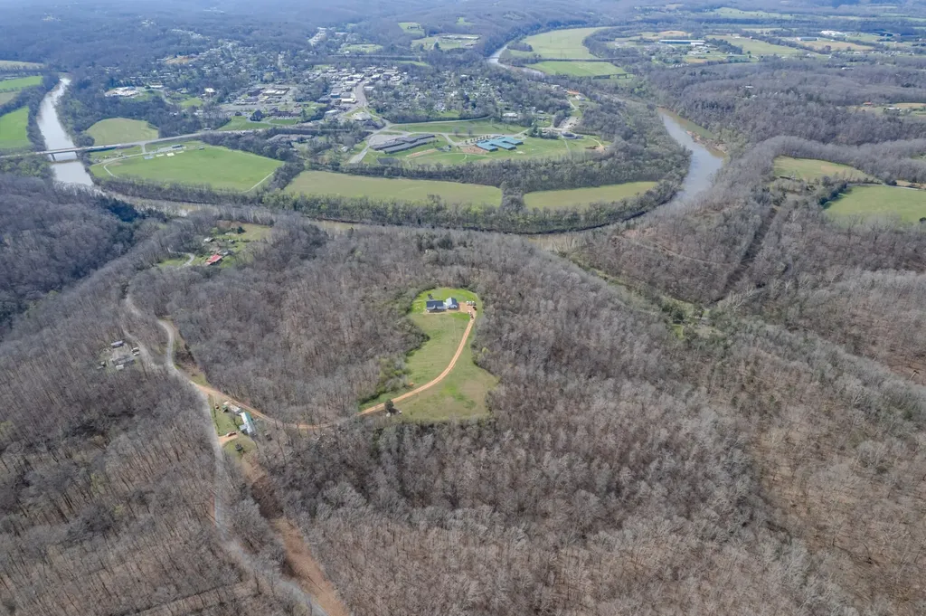 321 Old Sr 48 Centerville TN 37033