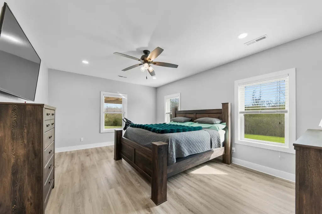 321 Old Sr 48 Centerville TN 37033