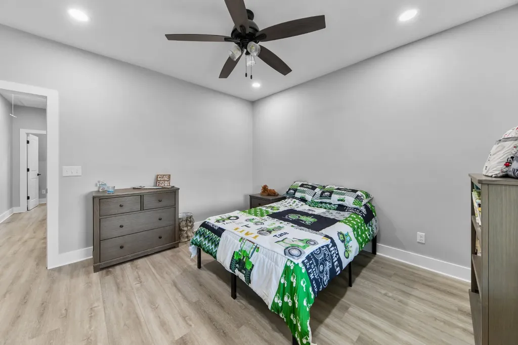 321 Old Sr 48 Centerville TN 37033