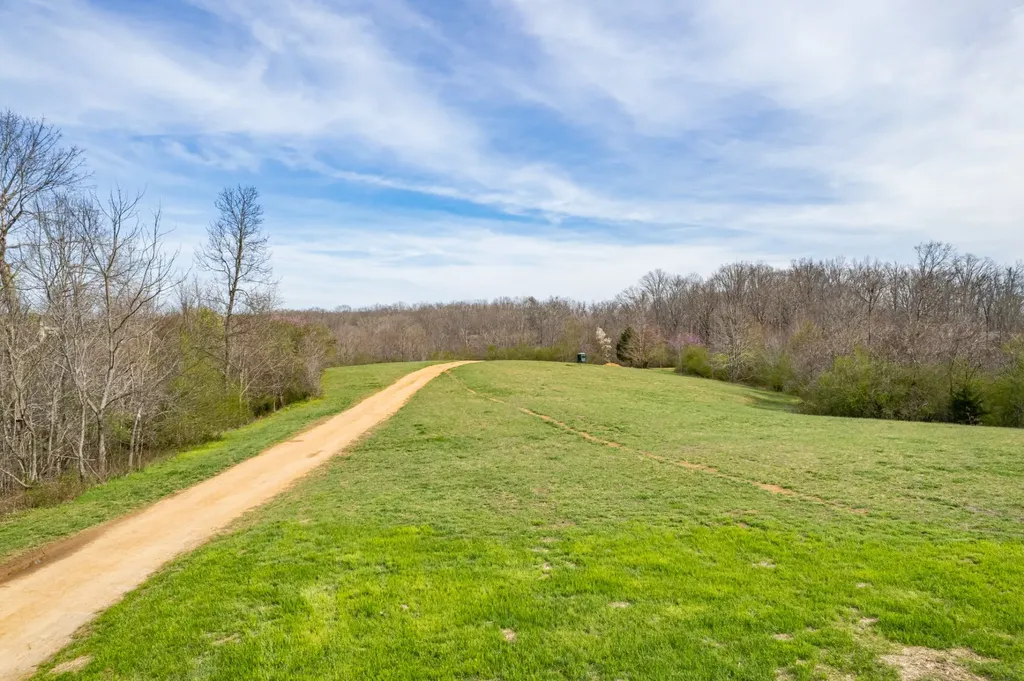 321 Old Sr 48 Centerville TN 37033