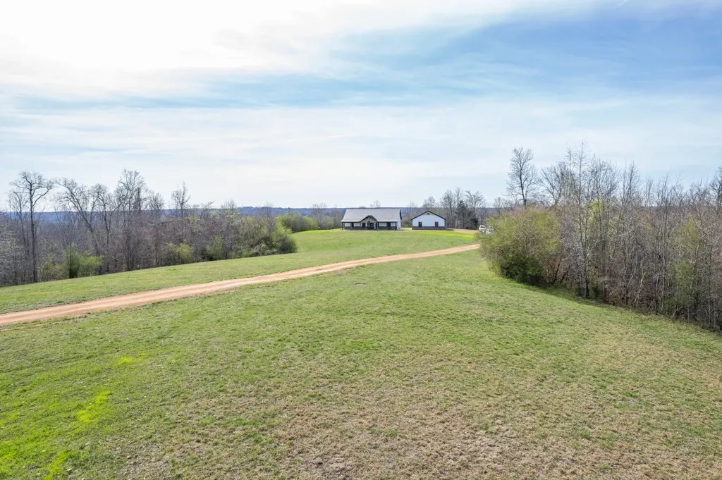321 Old Sr 48 Centerville TN 37033