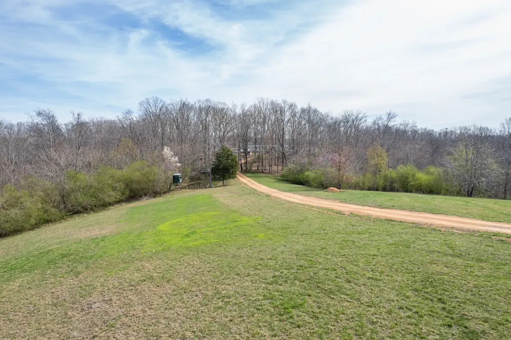 321 Old Sr 48 Centerville TN 37033