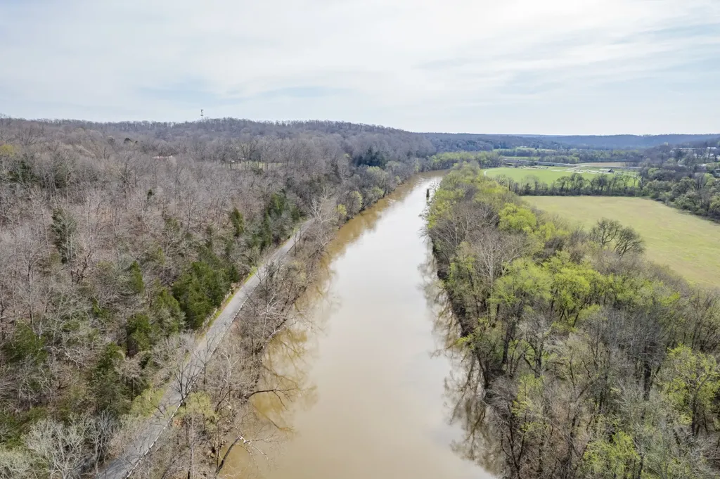 321 Old Sr 48 Centerville TN 37033