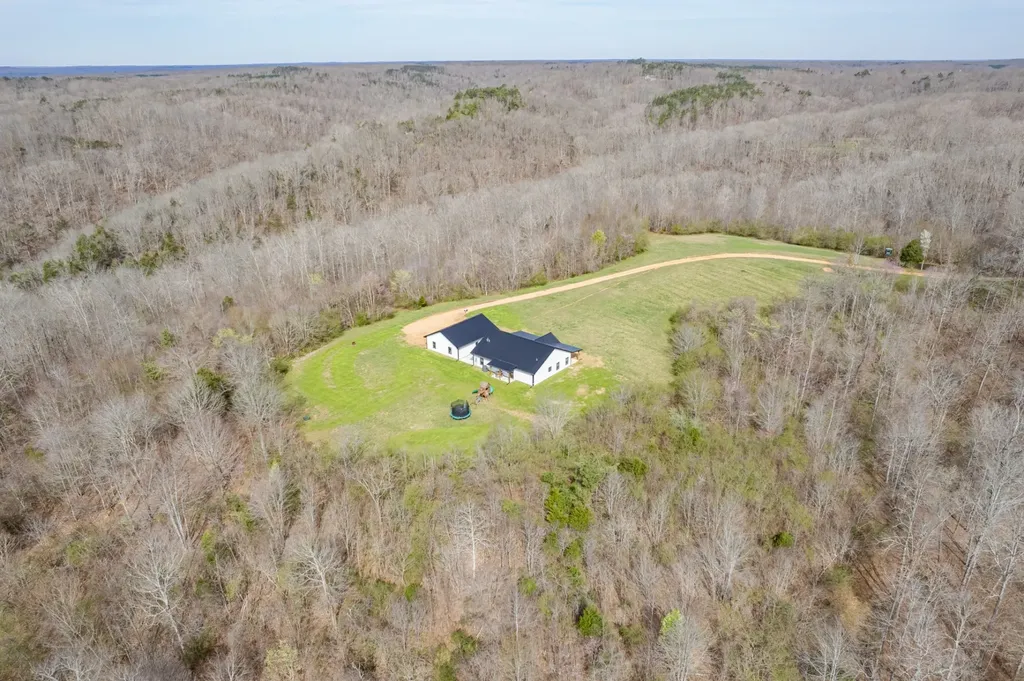 321 Old Sr 48 Centerville TN 37033
