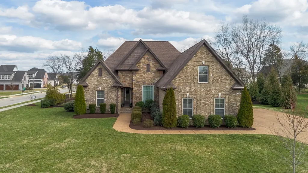 901 Larkspur Lane Lebanon TN 37087