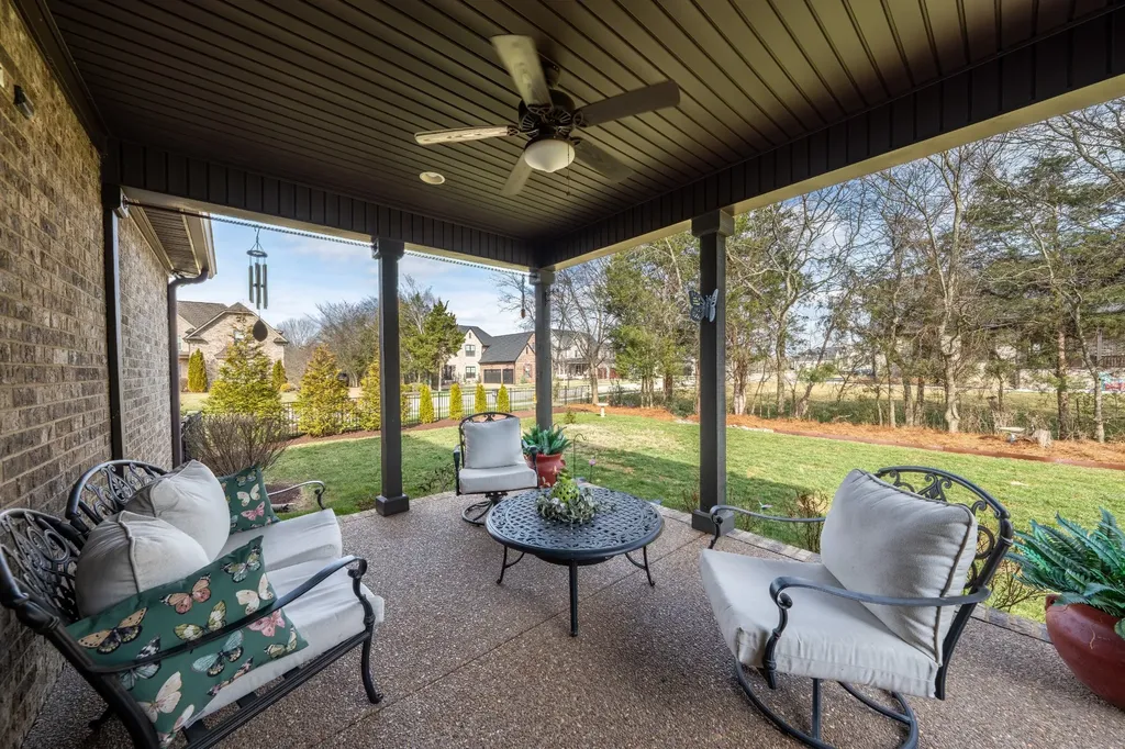 901 Larkspur Lane Lebanon TN 37087