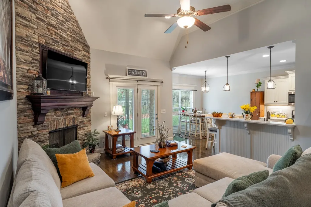 901 Larkspur Lane Lebanon TN 37087
