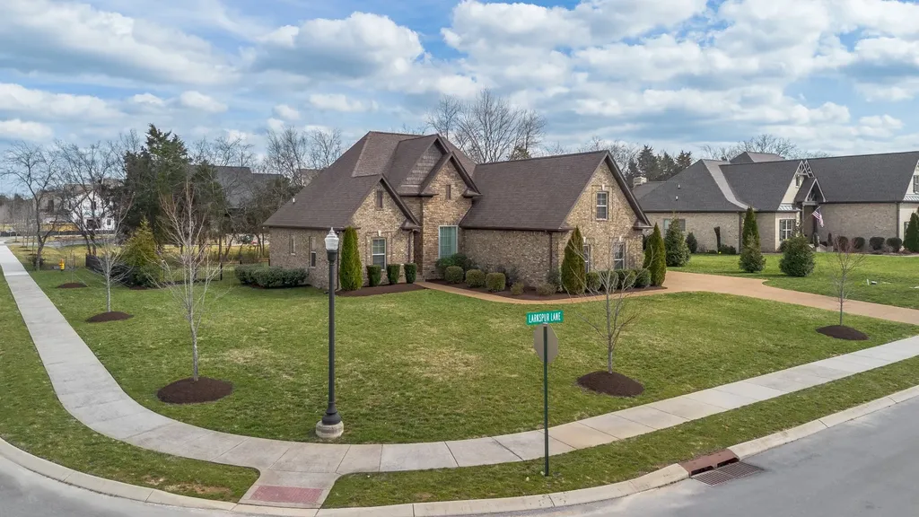 901 Larkspur Lane Lebanon TN 37087