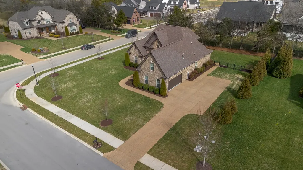 901 Larkspur Lane Lebanon TN 37087