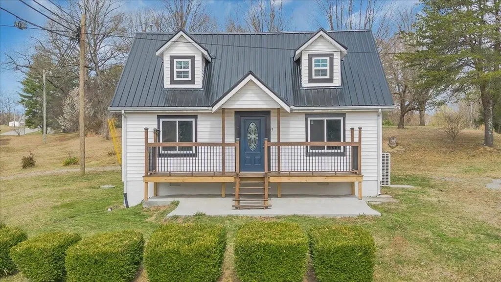 27 Church Street Spencer TN 38585