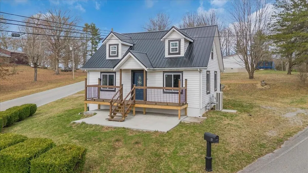 27 Church Street Spencer TN 38585
