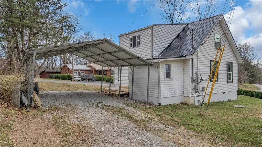 27 Church Street Spencer TN 38585