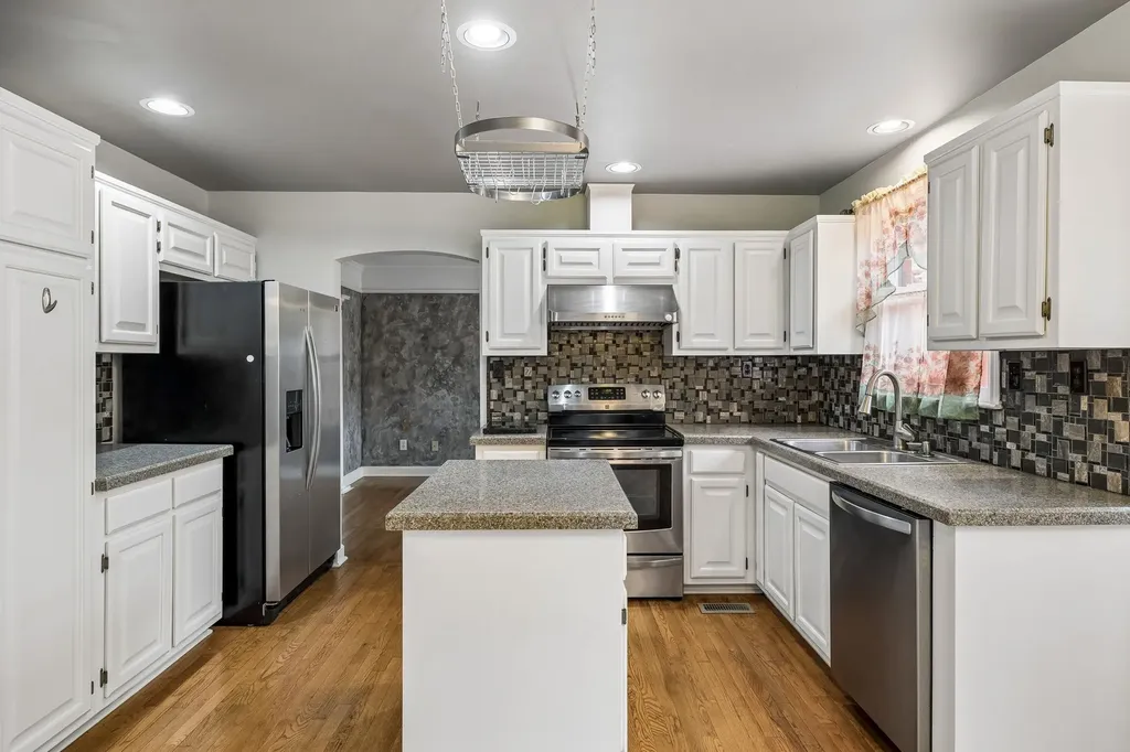 2213 S Ashford Court Nashville TN 37214