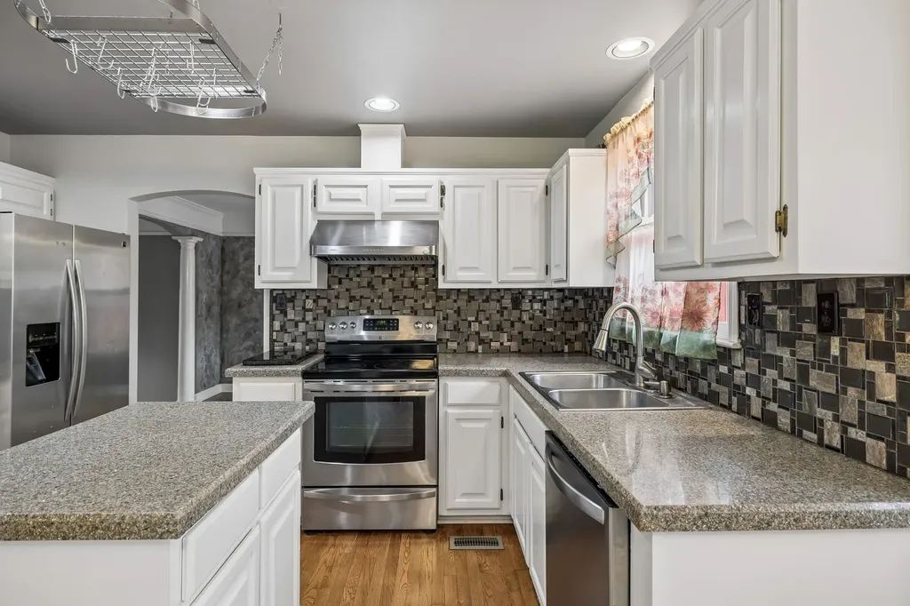 2213 S Ashford Court Nashville TN 37214