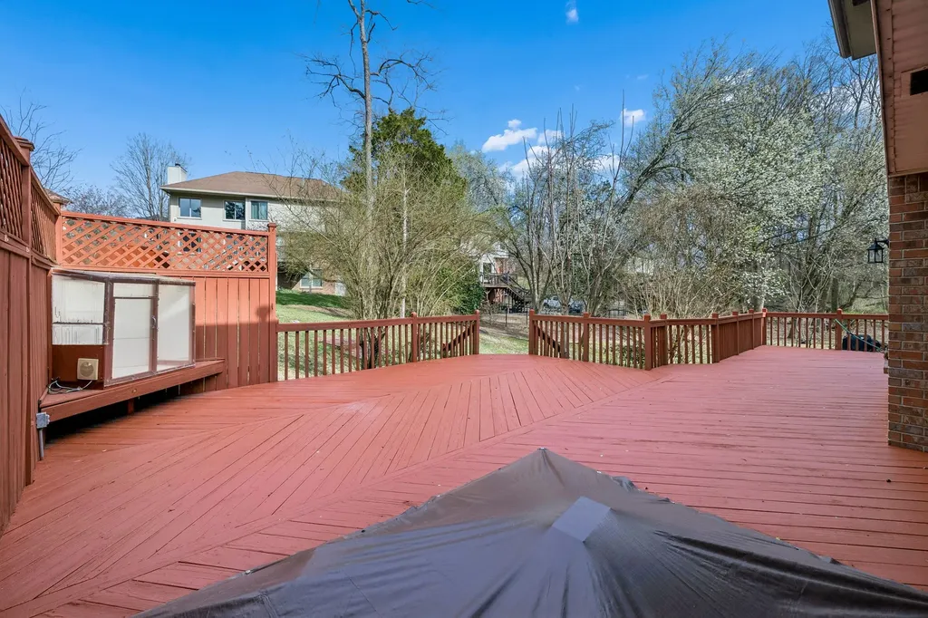 2213 S Ashford Court Nashville TN 37214