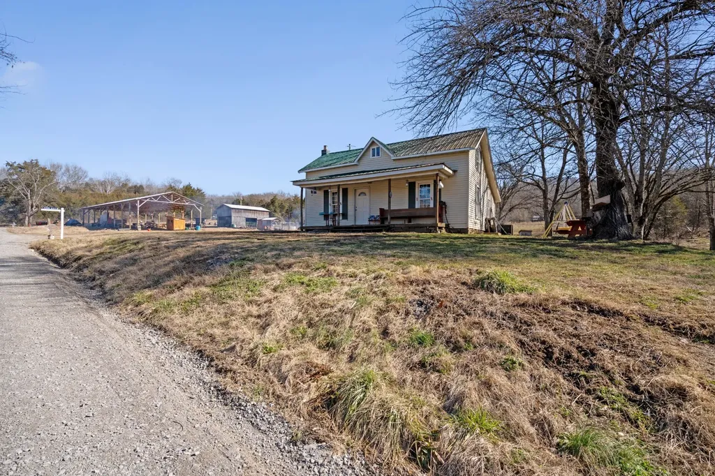 448 Holder Branch Lane Hartsville TN 37074