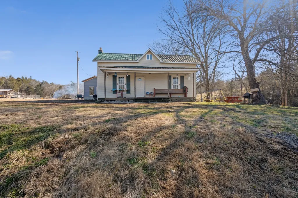 448 Holder Branch Lane Hartsville TN 37074