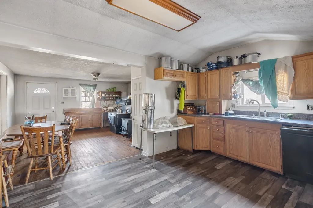 448 Holder Branch Lane Hartsville TN 37074