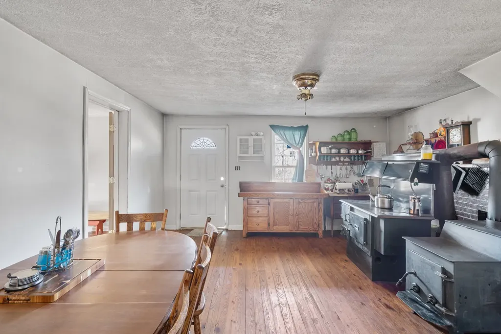 448 Holder Branch Lane Hartsville TN 37074