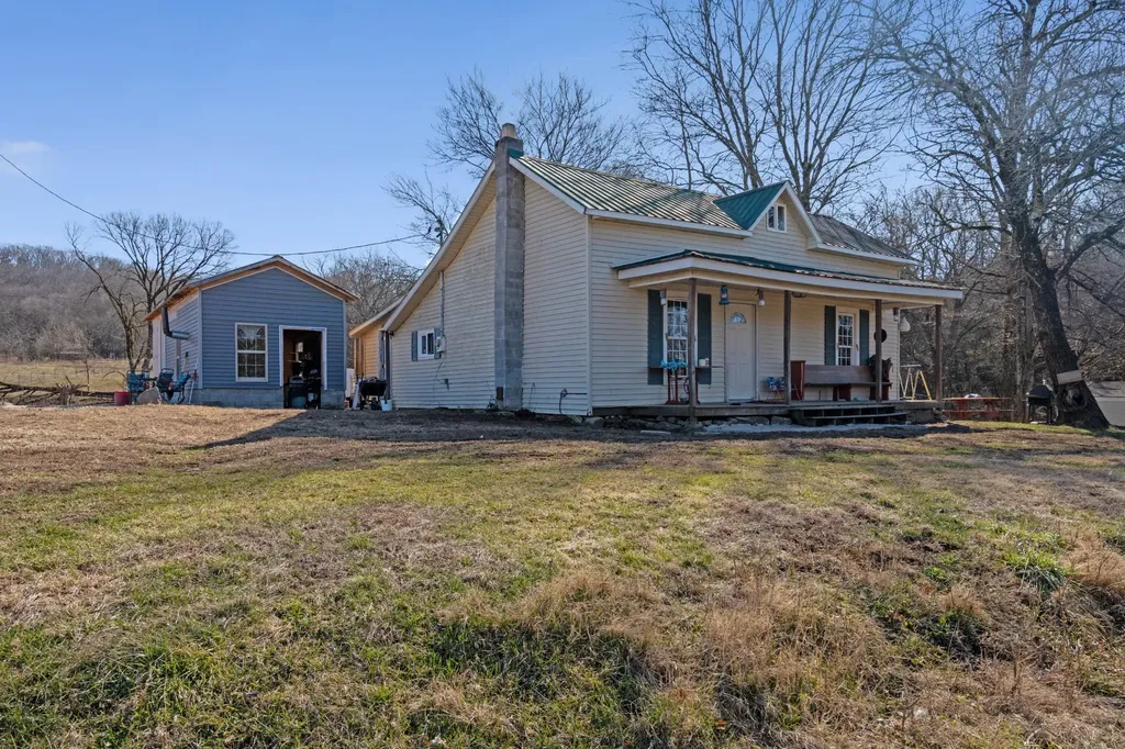 448 Holder Branch Lane Hartsville TN 37074