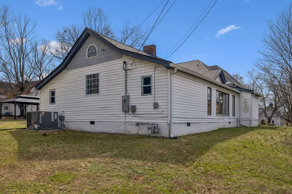 500 5th Ave, E Springfield TN 37172