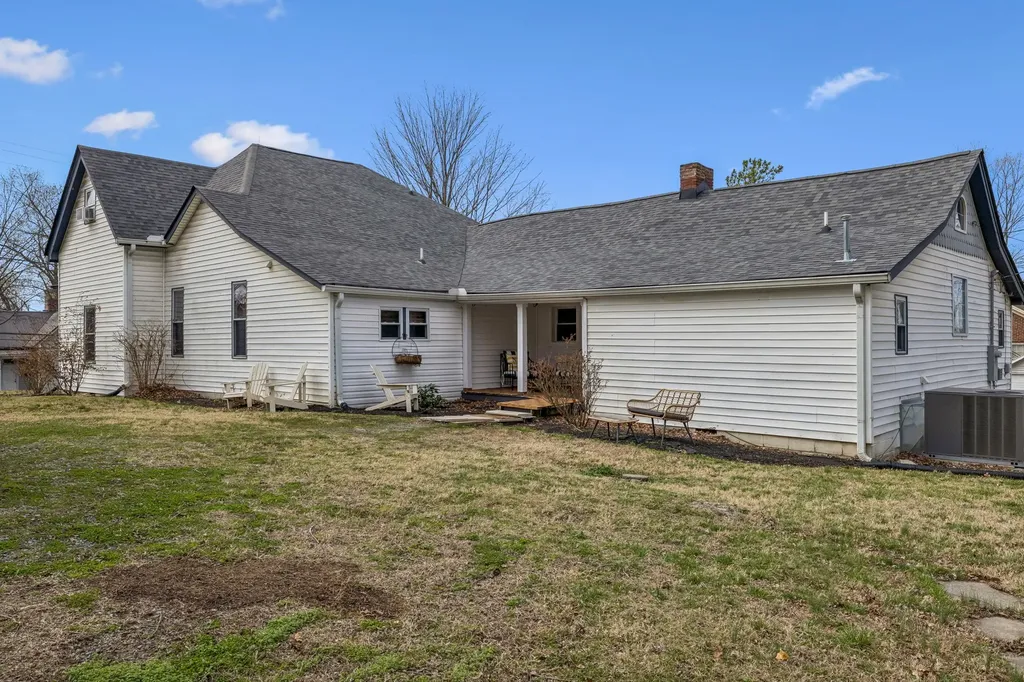 500 5th Ave, E Springfield TN 37172