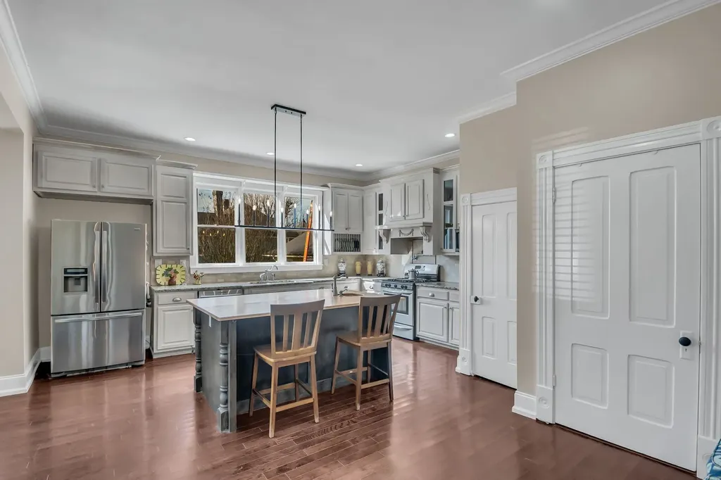 305 Washington St, E Fayetteville TN 37334