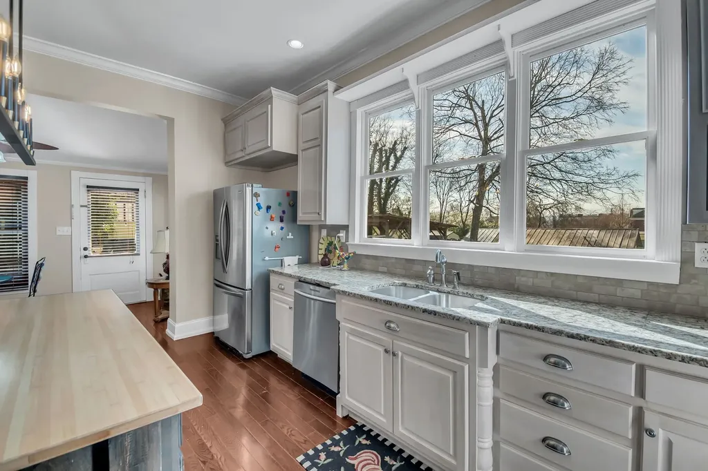305 Washington St, E Fayetteville TN 37334