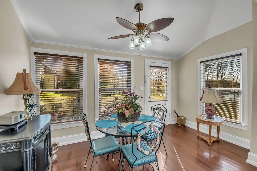 305 Washington St, E Fayetteville TN 37334