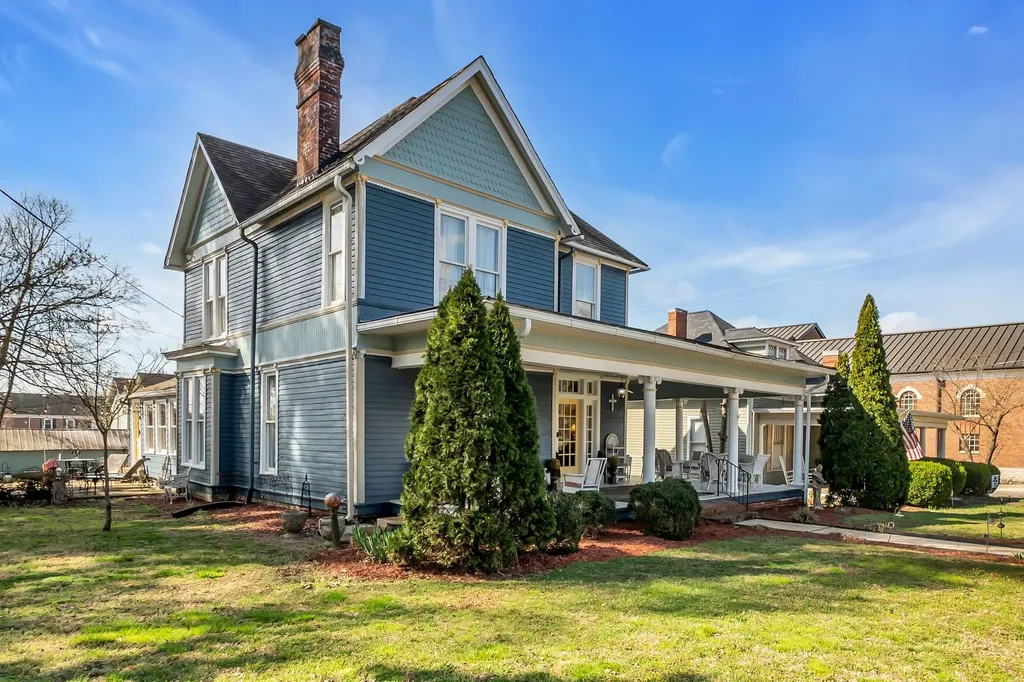 305 Washington St, E Fayetteville TN 37334