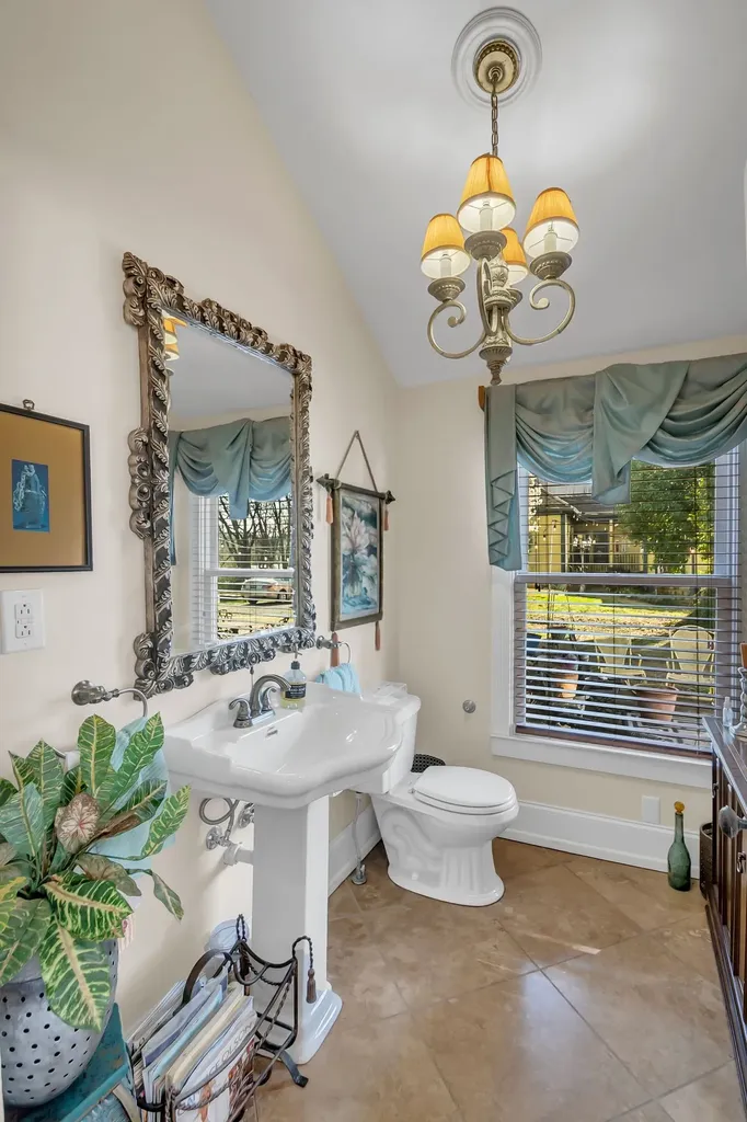 305 Washington St, E Fayetteville TN 37334