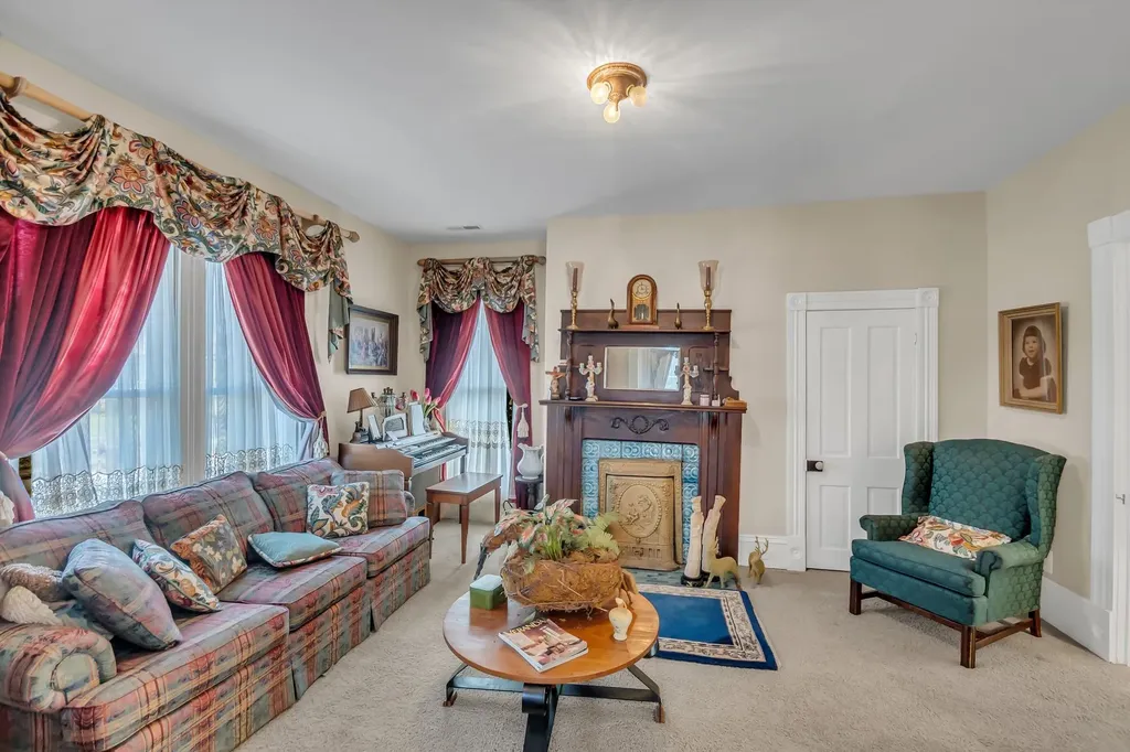 305 Washington St, E Fayetteville TN 37334