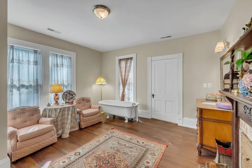 305 Washington St, E Fayetteville TN 37334