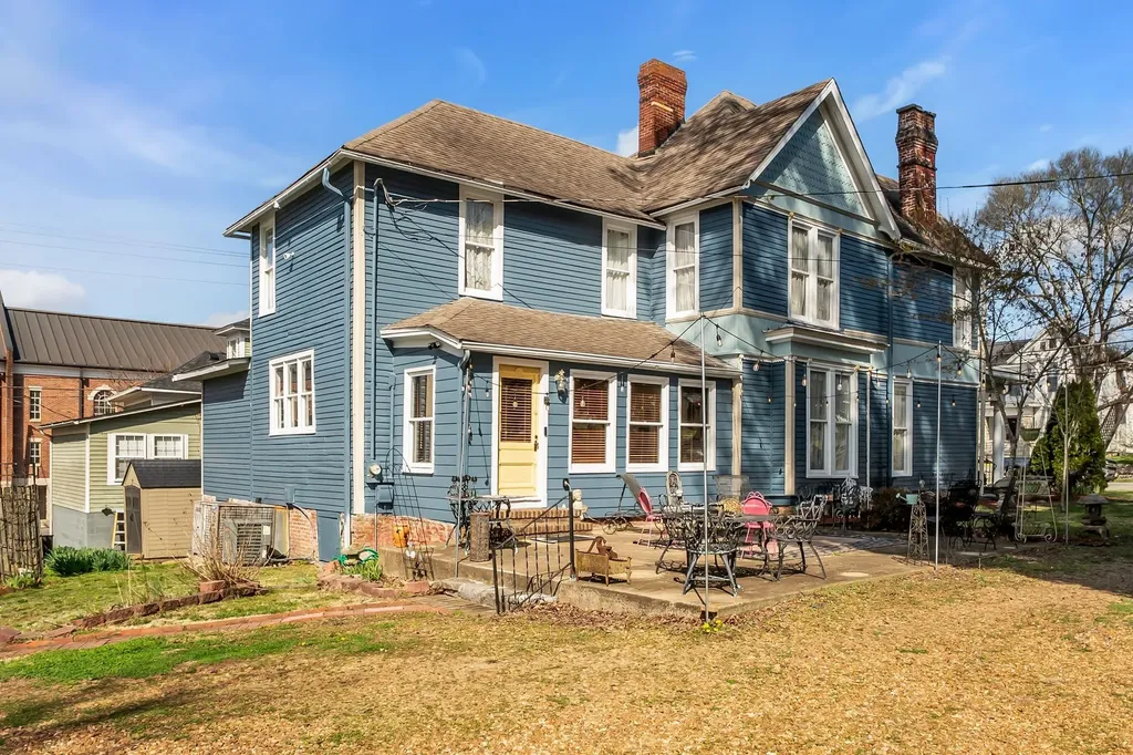 305 Washington St, E Fayetteville TN 37334