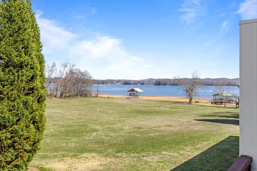 1235 New Lake Road Spring City TN 37381