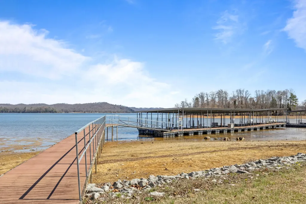 1235 New Lake Road Spring City TN 37381