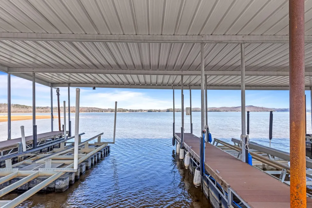 1235 New Lake Road Spring City TN 37381