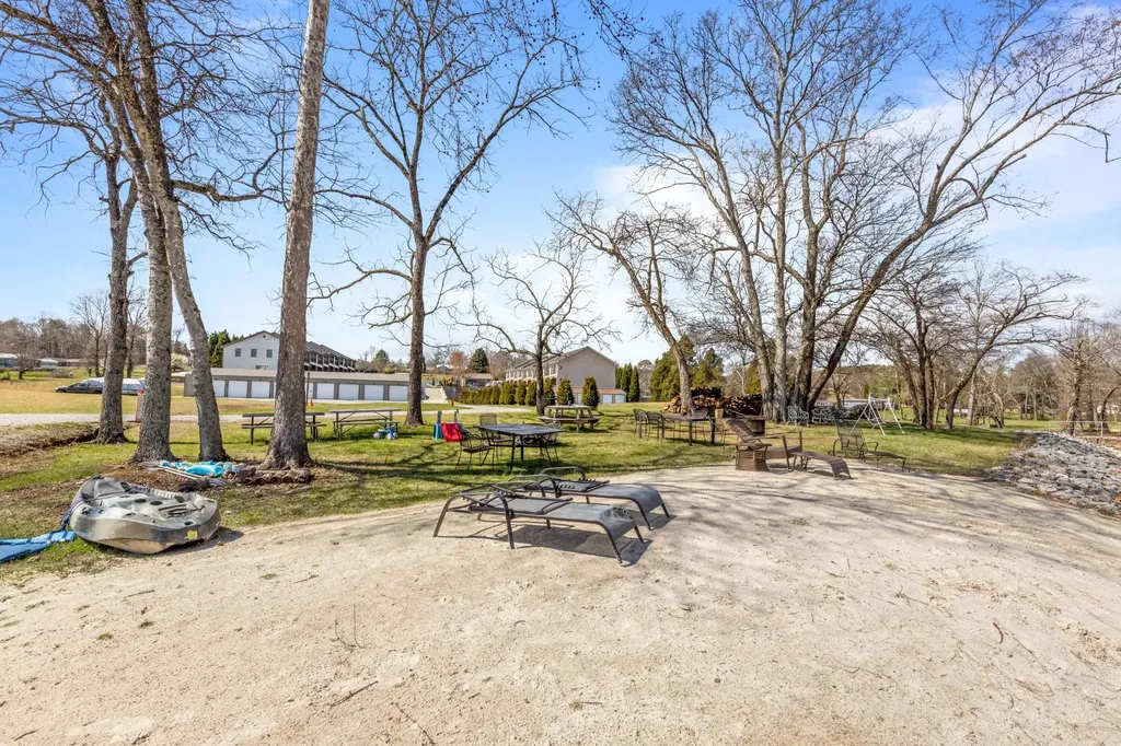 1235 New Lake Road Spring City TN 37381
