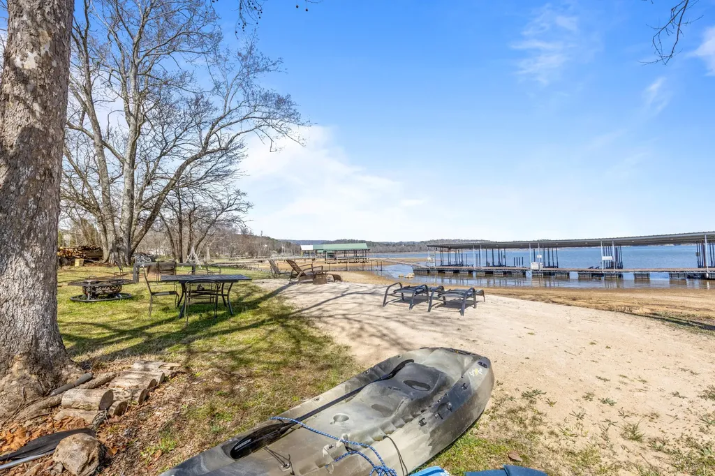1235 New Lake Road Spring City TN 37381
