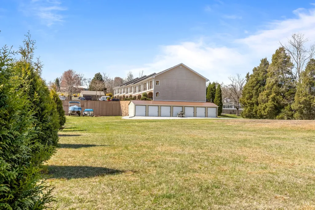 1235 New Lake Road Spring City TN 37381