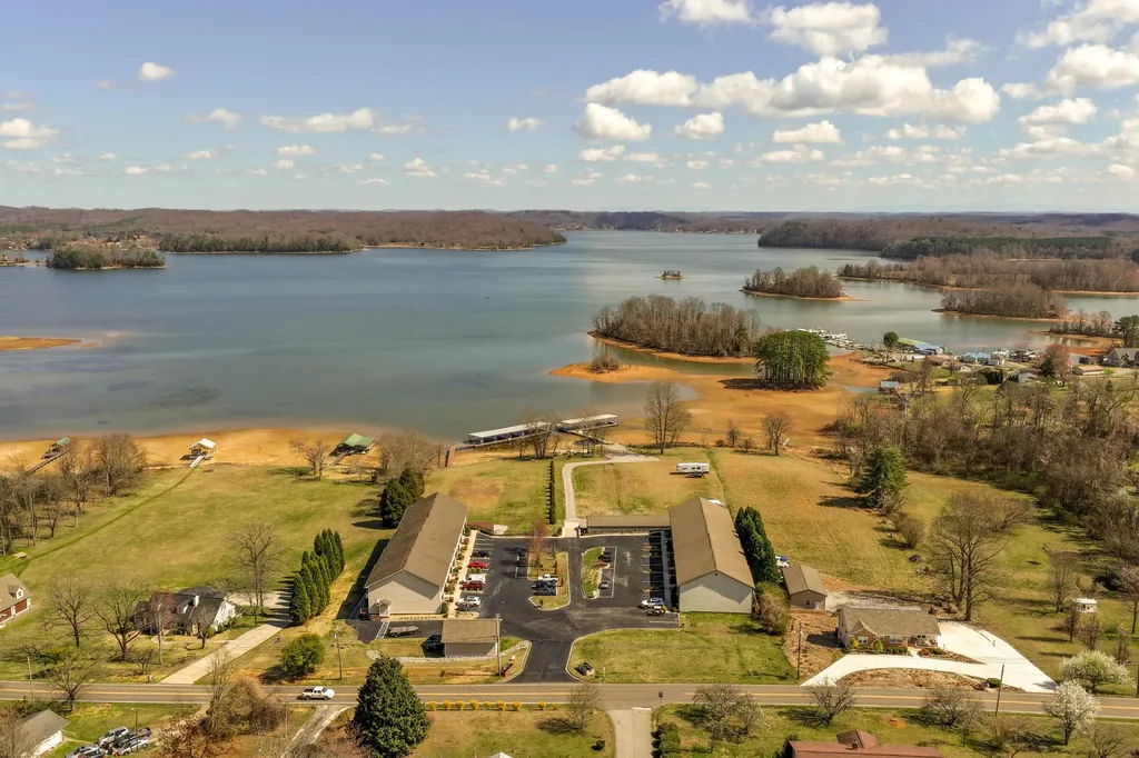 1235 New Lake Road Spring City TN 37381