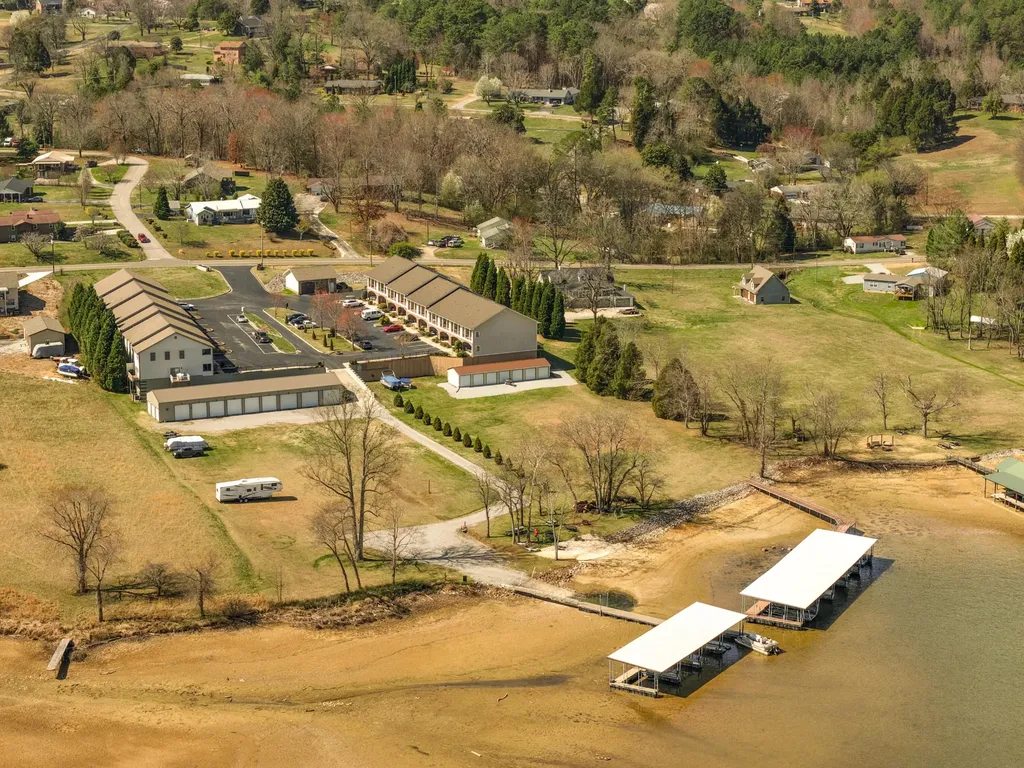 1235 New Lake Road Spring City TN 37381