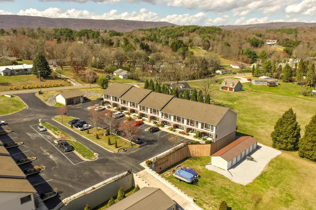 1235 New Lake Road Spring City TN 37381