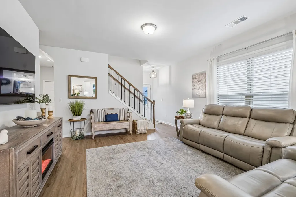 1727 Humphreys Glen Spring Hill TN 37174
