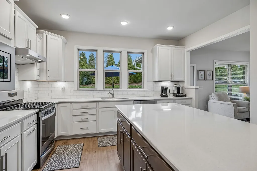1727 Humphreys Glen Spring Hill TN 37174