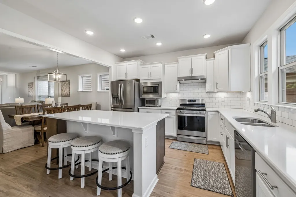 1727 Humphreys Glen Spring Hill TN 37174
