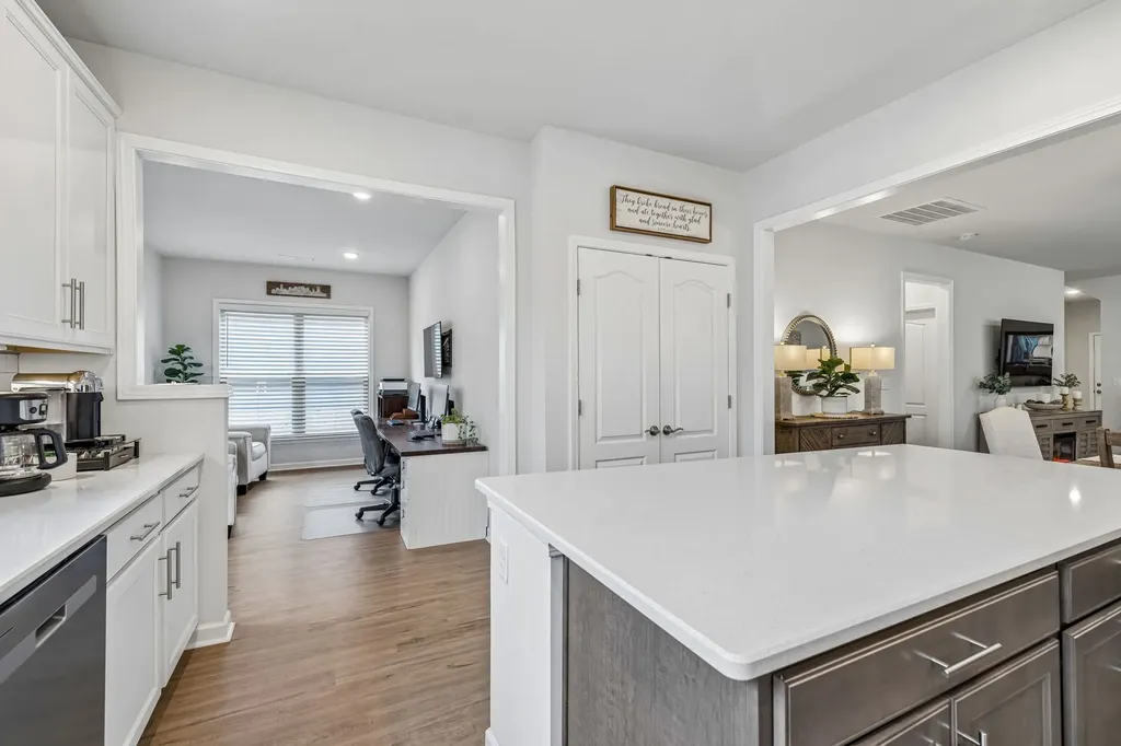 1727 Humphreys Glen Spring Hill TN 37174