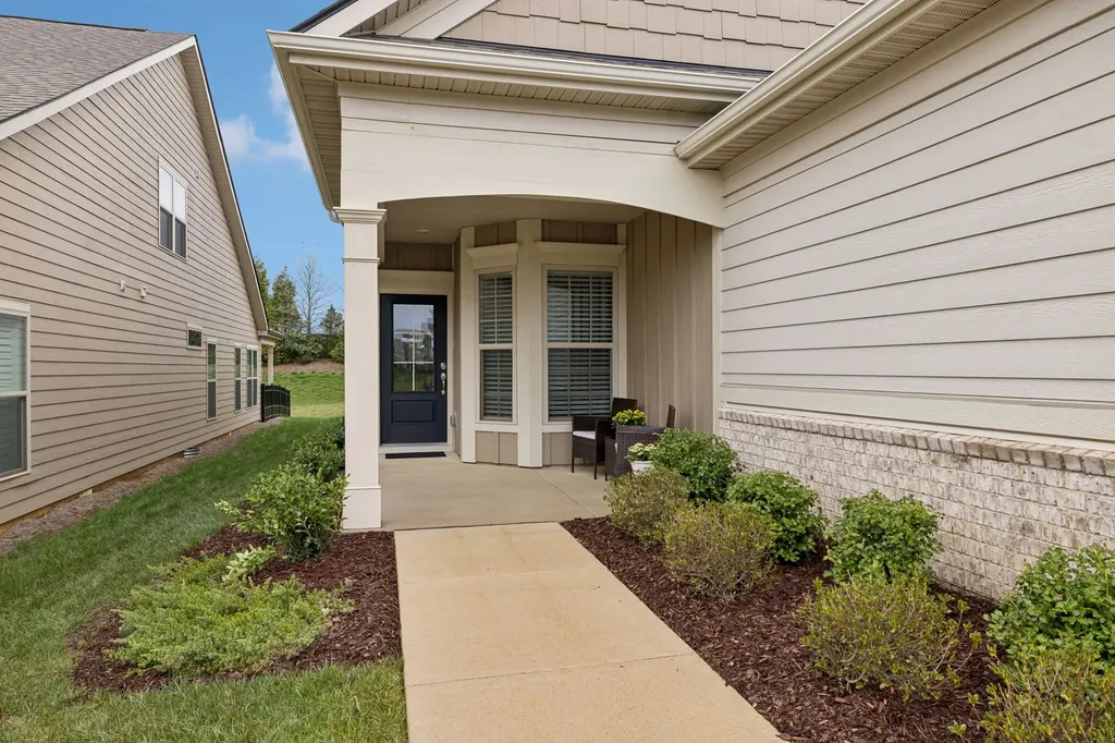1727 Humphreys Glen Spring Hill TN 37174
