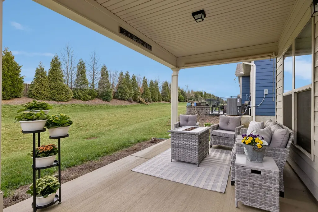 1727 Humphreys Glen Spring Hill TN 37174