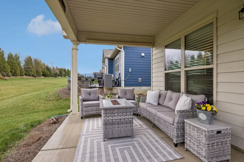 1727 Humphreys Glen Spring Hill TN 37174